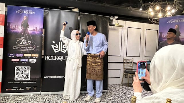 Penyanyi Ella beraya bersama peminat SG, promosi konsert 9 Mei 