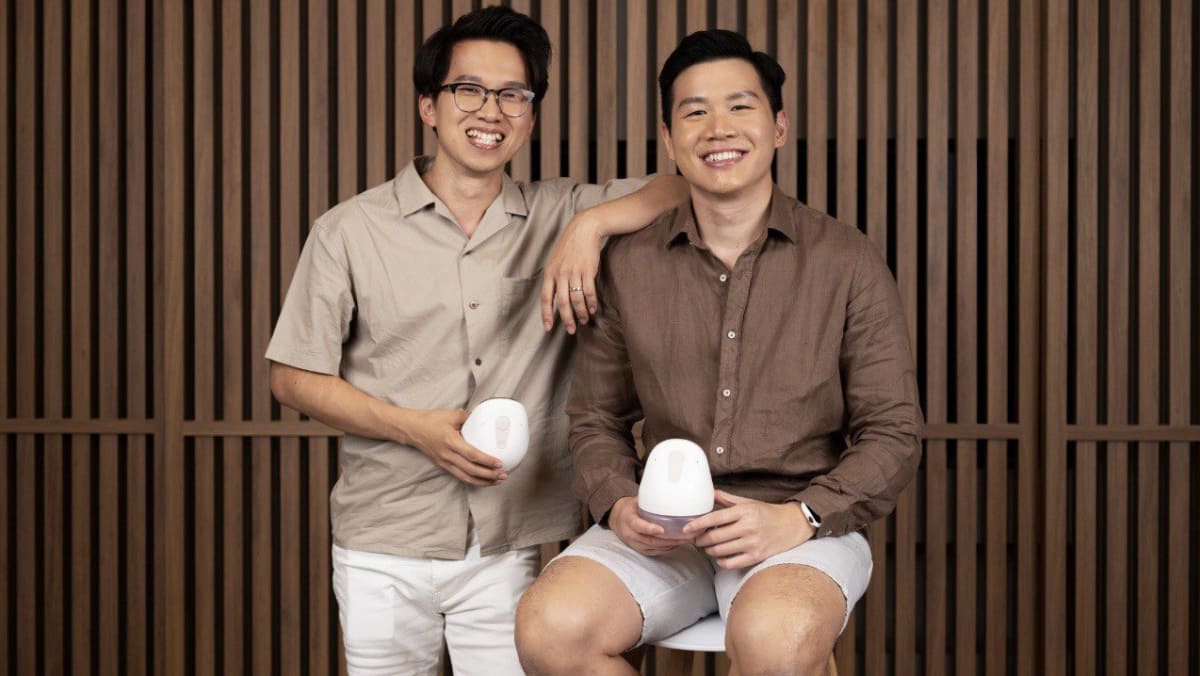 Two Singaporean men designed the Snuggo wearable breast pump for their  wives and other breastfeeding mothers - CNA Lifestyle