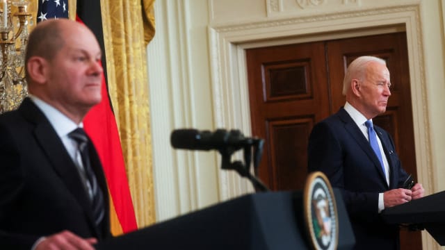 拜登与朔尔茨誓言要继续让俄罗斯为战争付出代价