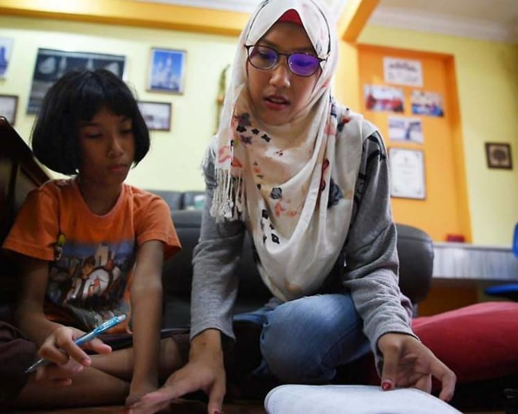 A sister’s sacrifice: At 22, she’s a sole breadwinner and ‘dad’ to 6 siblings