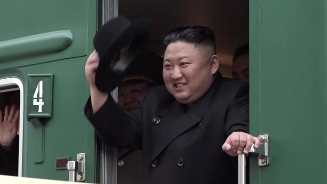  金正恩到俄国共青城军事和民用飞机制造厂参观