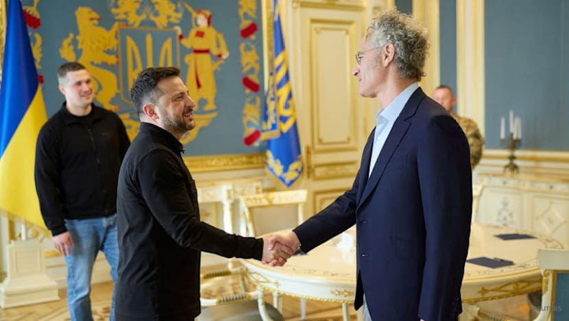 Zelenskiy meets Palantir CEO as Ukraine expands use of AI in war