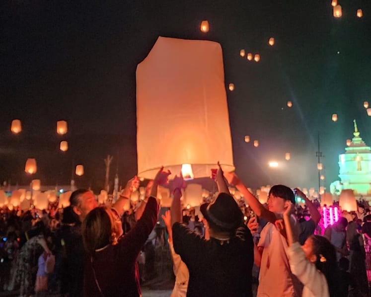 Art of making traditional Thai lanterns dying out, as younger generation lose interest