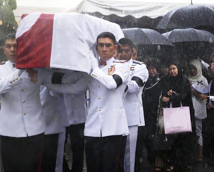 Crowds brave torrential downpour as Othman Wok is laid to rest