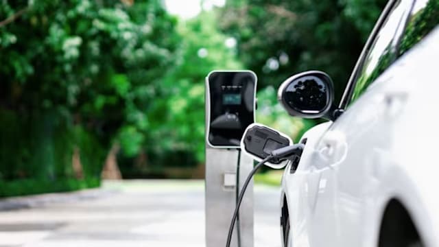 私召车司机为何不愿改开电动车？