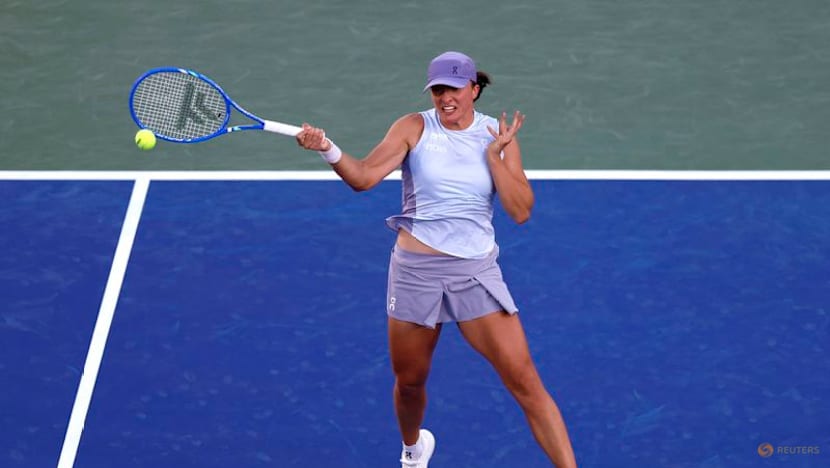 Swiatek battles back to win Korea Open title
