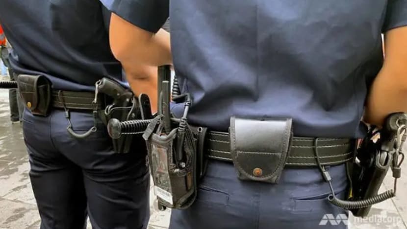 2 remaja lelaki disiasat setelah ludah ditemui pada cermin, butang lif di Punggol, Ang Mo Kio