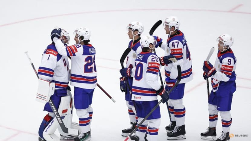 Ice hockey-US beat holders Czech Republic at worlds, Canada overpower Sweden