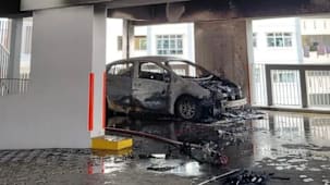 யீசூன் தீயில் கருகிய கார்