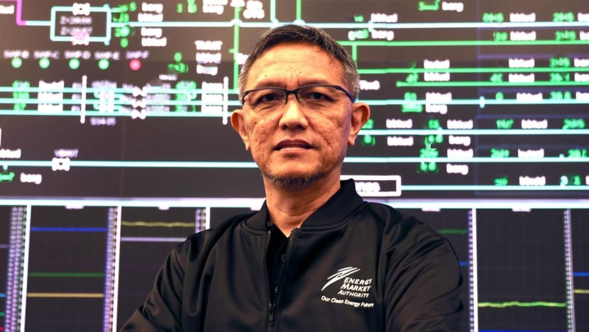 Jurutera kanan Penguasa Pasaran Tenaga ini tetap bertugas pada musim perayaan, pastikan sistem tenaga SG tidak terganggu Jurutera kanan Penguasa Pasaran Tenaga ini tetap bertugas pada musim perayaan, pastikan sistem tenaga SG tidak terganggu
