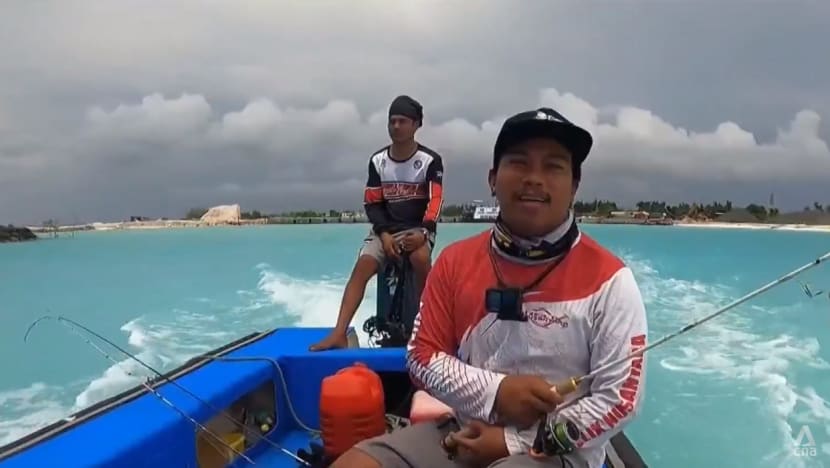 Philippines starts bringing tourists to disputed Spratly Islands in South China Sea Philippines starts bringing tourists to disputed Spratly Islands in South China Sea