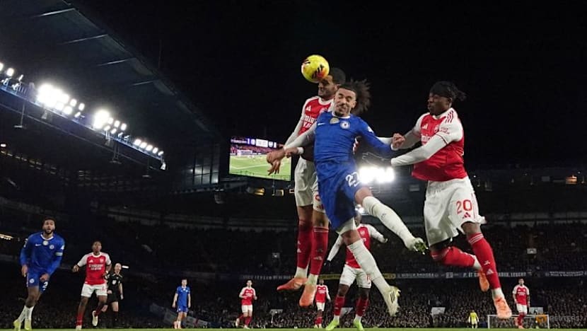 Arsenal held by 10-man Chelsea, Liverpool halt woeful run