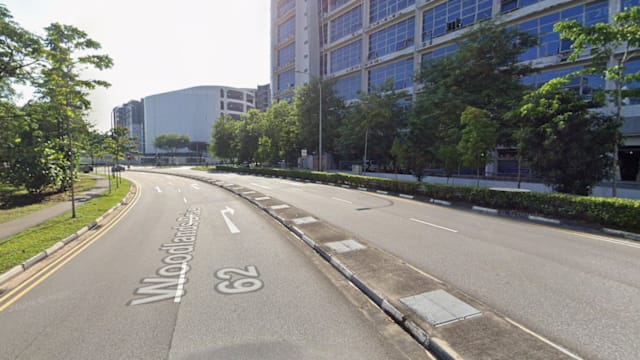 兀兰巴士与汽车发生车祸 车长乘客和司机五人送院