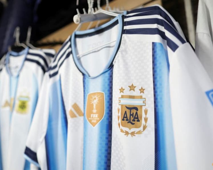 World Cup drives up sales of counterfeit jerseys in Argentina