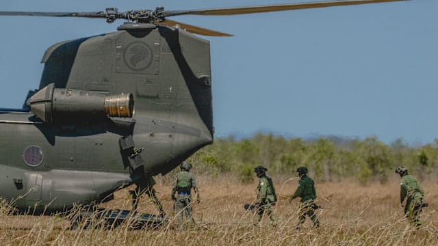 空中“大力神”与战场“德士”同场亮相 内部罕见曝光