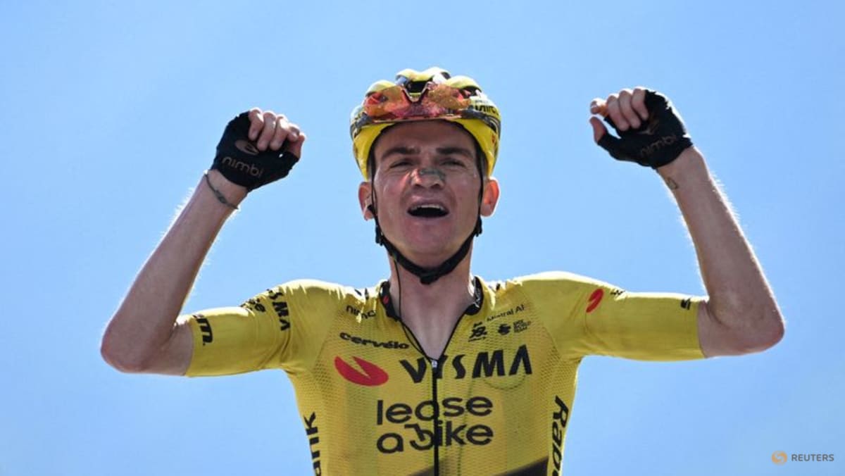 Kuss wins Giro stage 19 to complete Grand Tour trilogy, Vingegaard retains lead