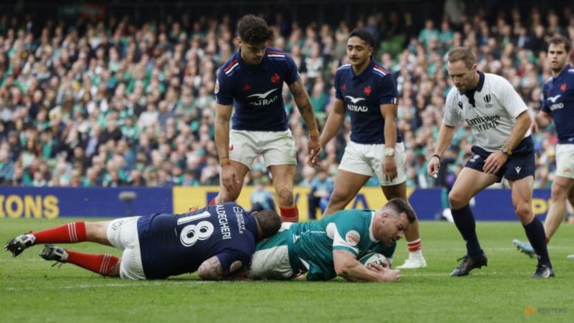 France crush Ireland to move into Six Nations pole position