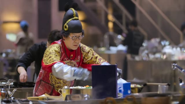 曾被判有期徒刑8个月，《黑白大厨》“拌饭大王”也翻车！