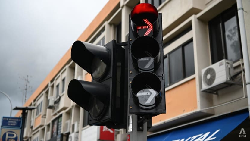The 'risk-based approach' to installing red-amber-green arrows at discretionary right-turn junctions The 'risk-based approach' to installing red-amber-green arrows at discretionary right-turn junctions