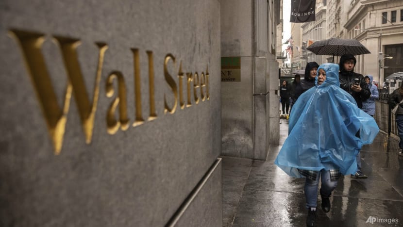 Wall Street falls as Trump's EU tariff threat sparks market uncertainty Wall Street falls as Trump's EU tariff threat sparks market uncertainty