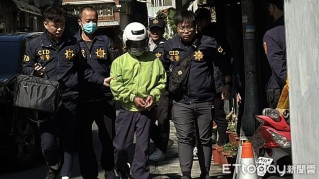 连杀三人后碎尸丢弃  高雄七旬翁被带回案发现场勘验