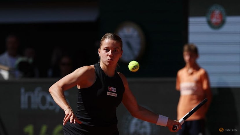 Chwalinska beats last French hope Parry to reach quarter-finals