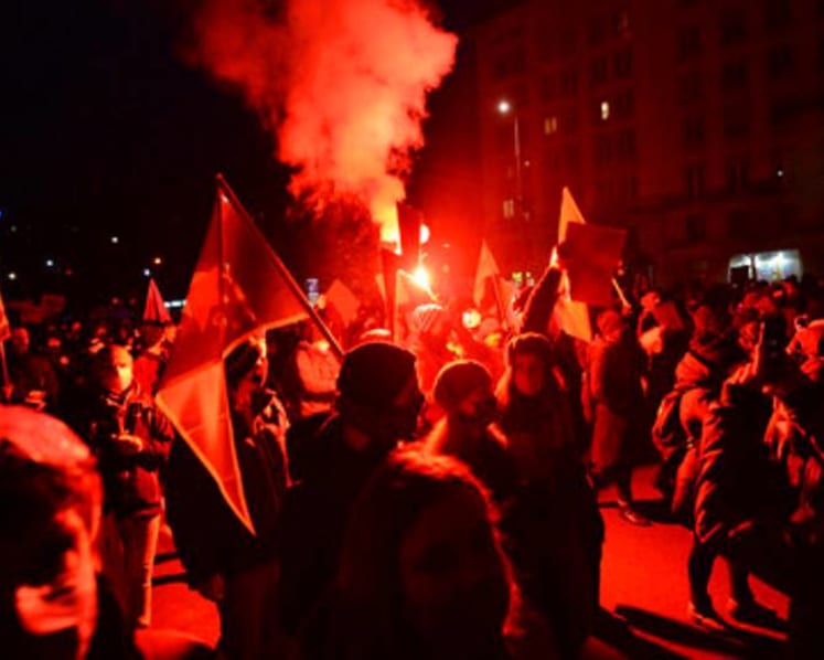 Police block Warsaw march against abortion ruling, force use