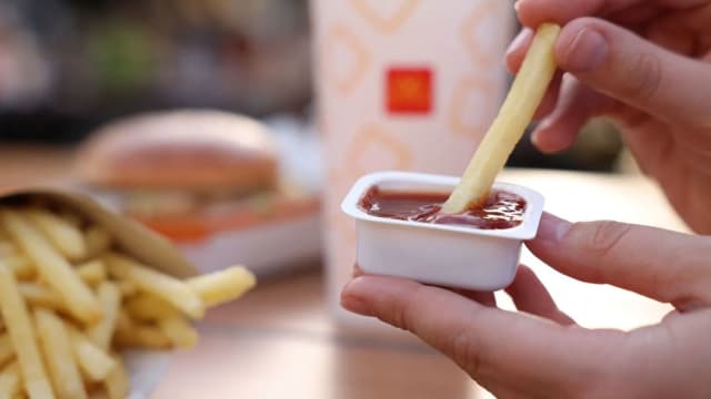 你会为了额外酱料包，支付额外费用吗？