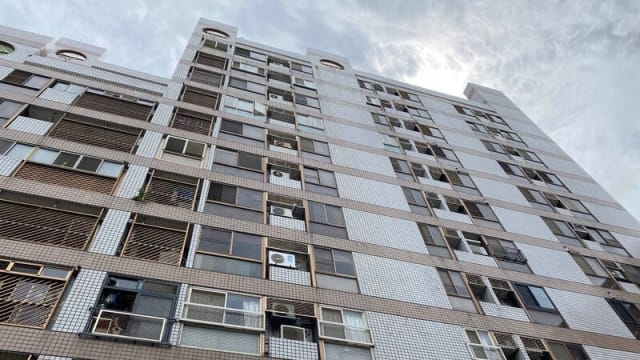 台湾女童坠楼身亡 母亲和男友看电视竟浑然不知
