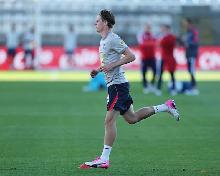Midfielder Scott withdraws from England squad due to injury