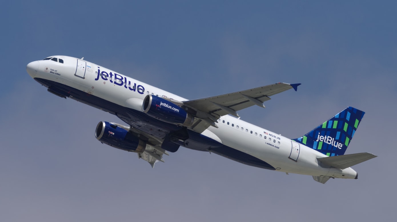 险些与美国空军加油机发生碰撞 捷蓝航空机师及时中止爬升