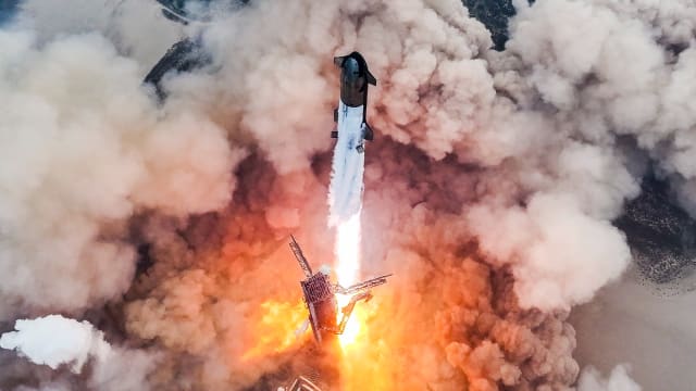 SpaceX新一代重型运载火箭星舰 成功完成试飞