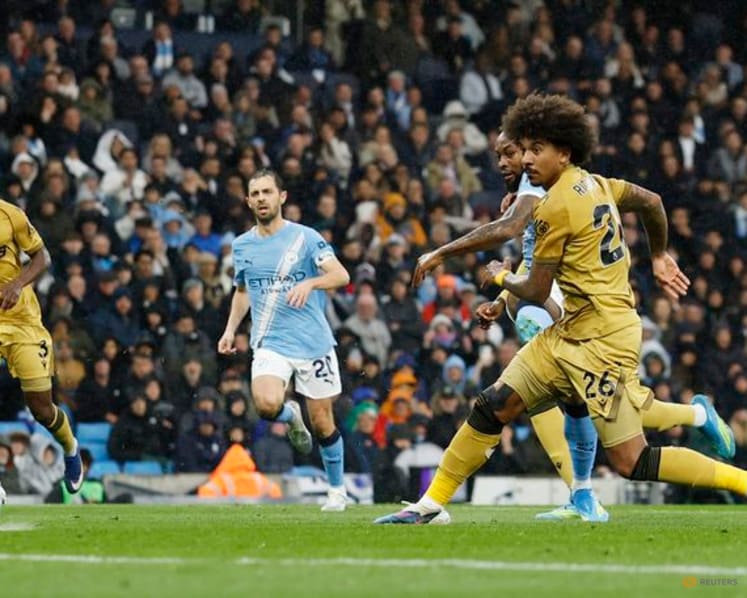 City slice Arsenal's league lead to two points with 3-0 win over Palace