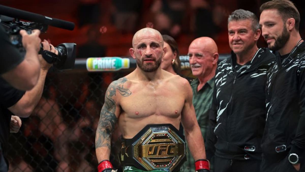Volkanovski reclaims featherweight title with win over Lopes Volkanovski reclaims featherweight title with win over Lopes