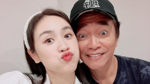 吴宗宪抱孙女“泪滴她脸颊”　霸气送大红包弥补
