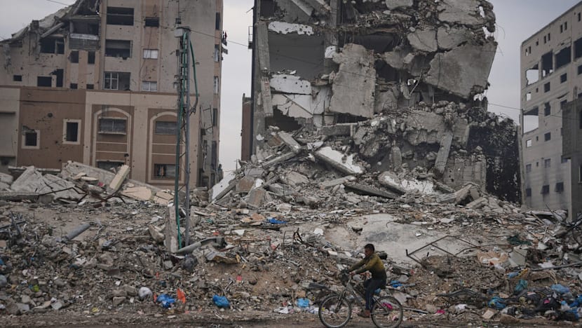 Gaza Conflict Escalates with Militia Strike on Hamas and Resumed Hostage Recovery Efforts