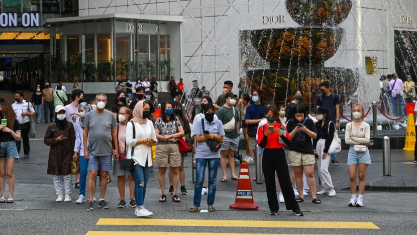 Kes COVID-19 naik di Malaysia, orang ramai digalakkan pakai pelitup muka: Pakar kesihatan Kes COVID-19 naik di Malaysia, orang ramai digalakkan pakai pelitup muka: Pakar kesihatan