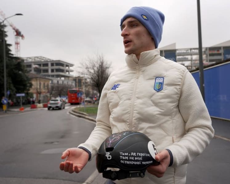 Short track-Ukraine's Handei told to tape over 'heroism' message on helmet