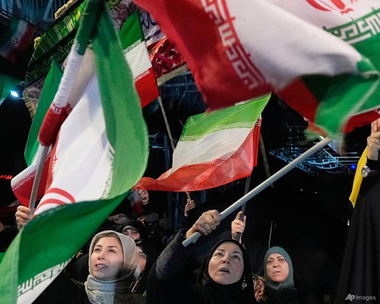 Iran threatens war beyond the Middle East if US attacks