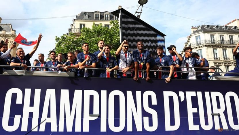 Paris cheers its 'sublime' champions PSG