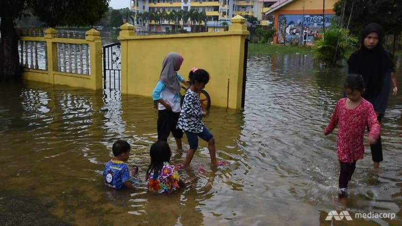 Bilangan mangsa banjir Terengganu, Kelantan semakin merosot Bilangan mangsa banjir Terengganu, Kelantan semakin merosot