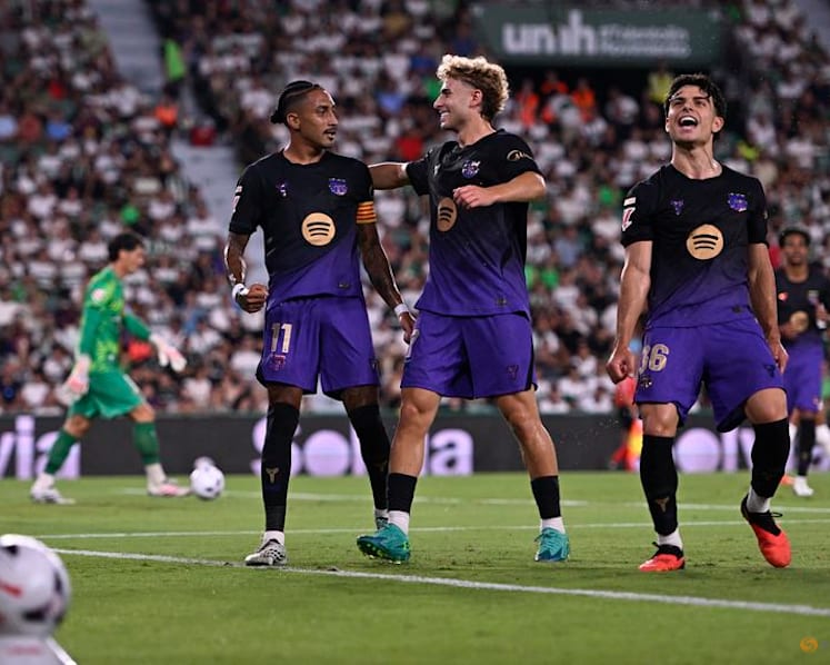 Barcelona launch LaLiga title defence with five-star Elche demolition