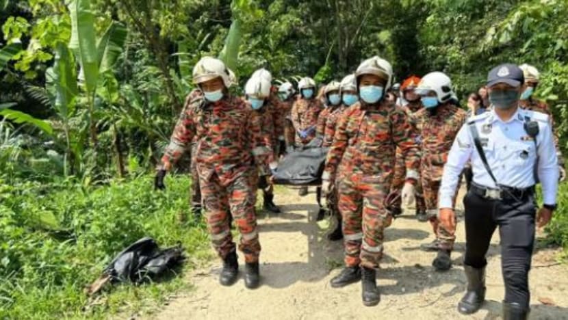 Lelaki SG ditemui mati 4 hari selepas kereta terjunam ke dalam cerun di Pulau Pinang Lelaki SG ditemui mati 4 hari selepas kereta terjunam ke dalam cerun di Pulau Pinang