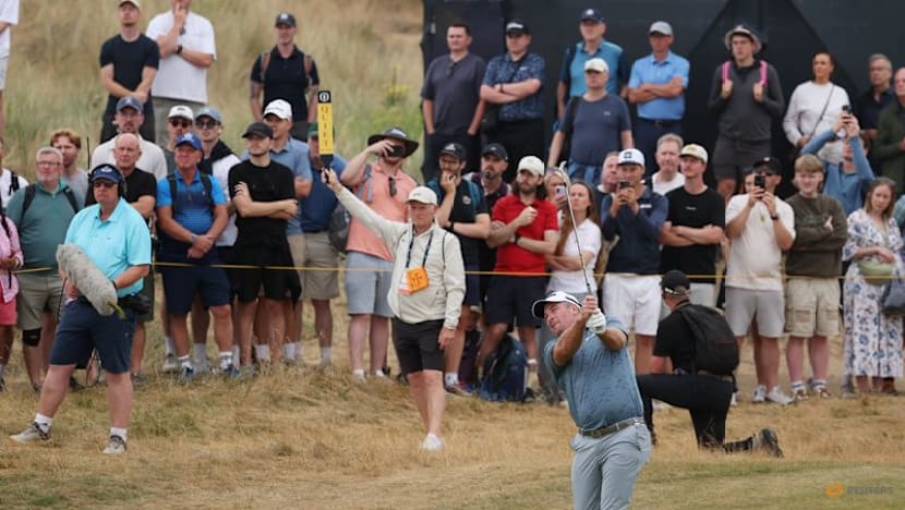 Fox feasts on birdies to grab joint lead at Open with record-equalling round