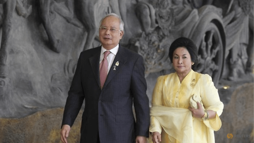 Najib, isteri dan anak perempuan fail notis usul untuk periksa barang sita. Najib, isteri dan anak perempuan fail notis usul untuk periksa barang sita.