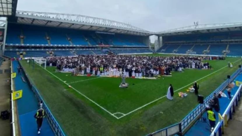 Blackburn Rovers kelab bola sepak pertama UK anjur solat Aidilfitri di stadium Blackburn Rovers kelab bola sepak pertama UK anjur solat Aidilfitri di stadium