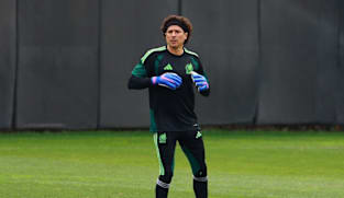 Mexico coach Aguirre leaves veteran goalkeeper out for World Cup opener