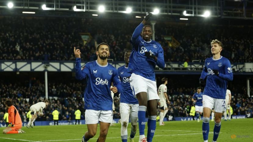Everton see off Peterborough in FA Cup after Dyche sacking Everton see off Peterborough in FA Cup after Dyche sacking
