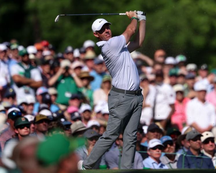 Carefree McIlroy strengthens grip on Masters title defence