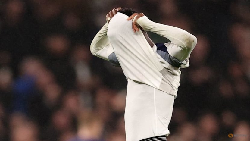 Tottenham gloom deepens, Man Utd salvage point at West Ham